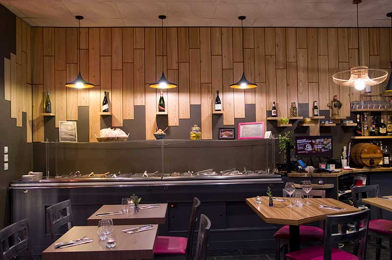 Vue mur lambris bois mélèze restaurant design asiatique Vietnamien