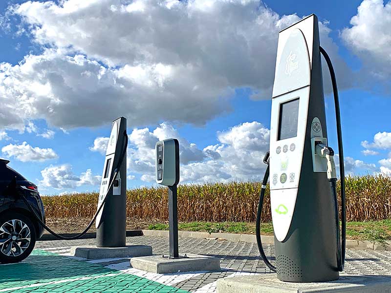 Borne recharge ultra rapide IE CHARGE design BenoitBeal