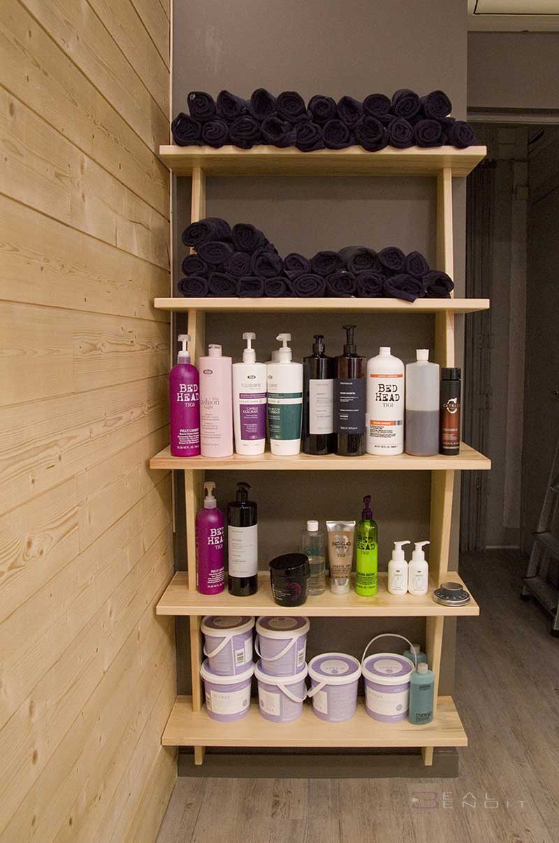 Etagère design en bois naturel salon coiffure