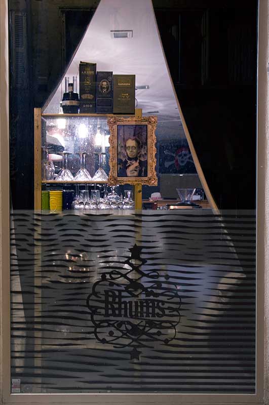 Détail de la vitrine graphique design Rhum