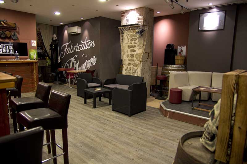 Vue salle service et bar design Rhums Saint Etienne